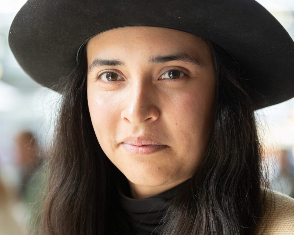 Portrait mit Hut von Diana Kinnert